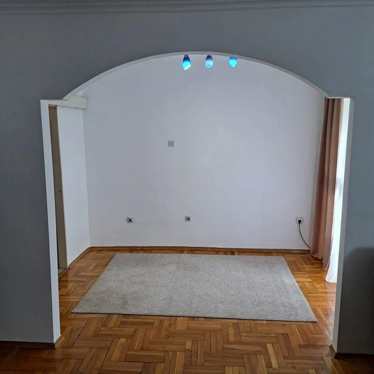 Izdavanje, trosoban stan, 103m², Blok 5, Podgorica