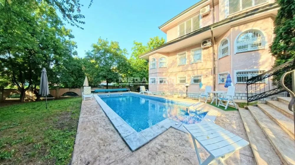 Sale, house, 600m², Savski Venac, Beograd