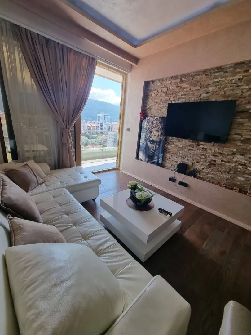 Rent, one bedroom apartment, 44m², Centar, Budva