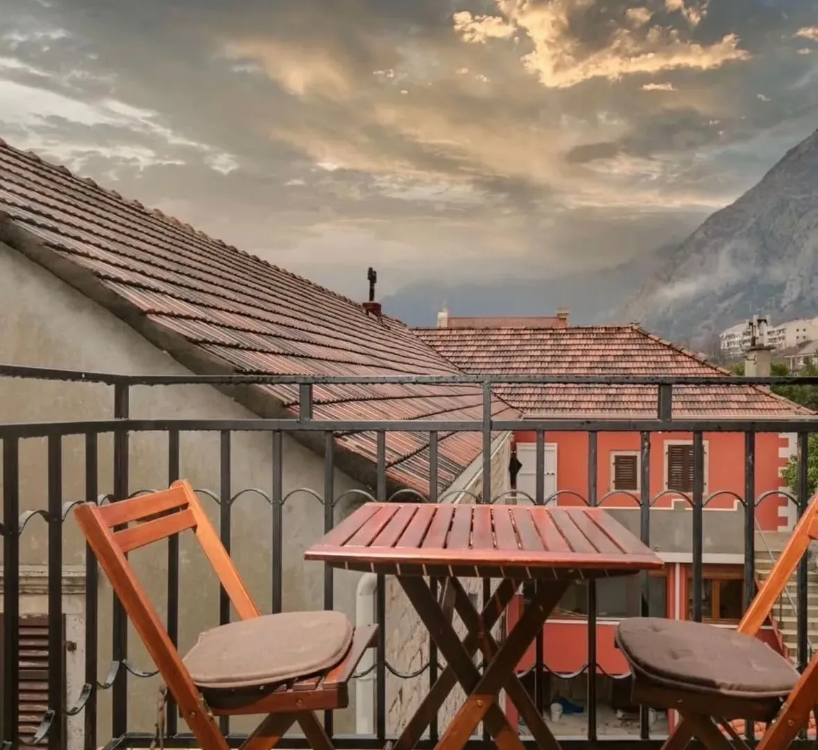 Izdavanje, jednosoban stan, 30m², Dobrota, Kotor