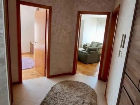 Prodaja, jednosoban stan, 61m², Centar, Bar - image 2