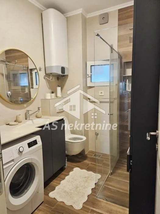 Izdavanje, četvorosoban stan, 86m², Savski Venac, Beograd