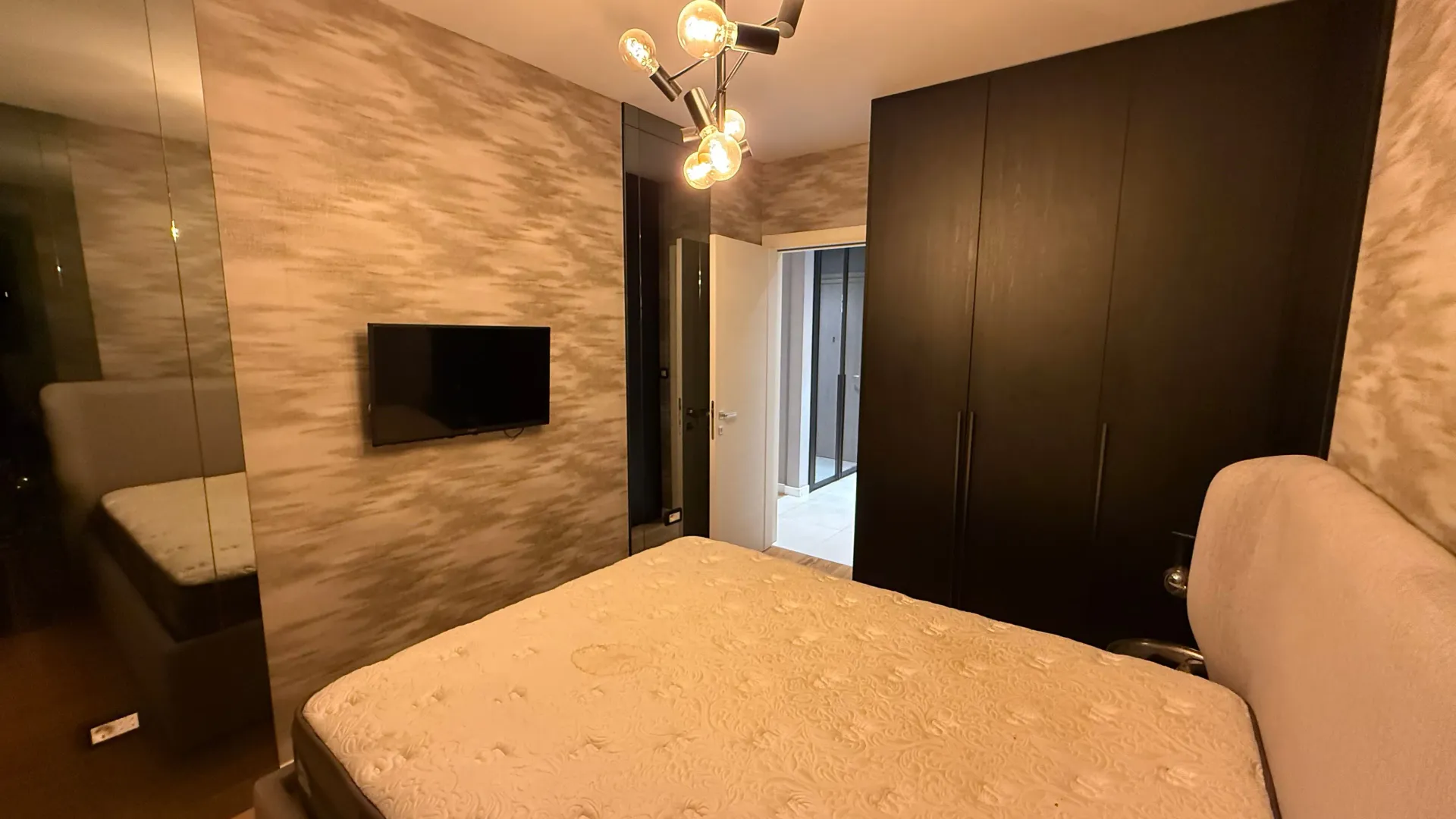 Izdavanje, jednosoban stan, 50m², Central Point, Podgorica