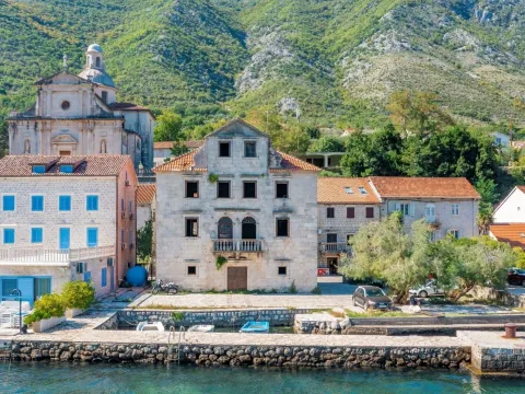 Sale, house, 608m², Prčanj, Kotor