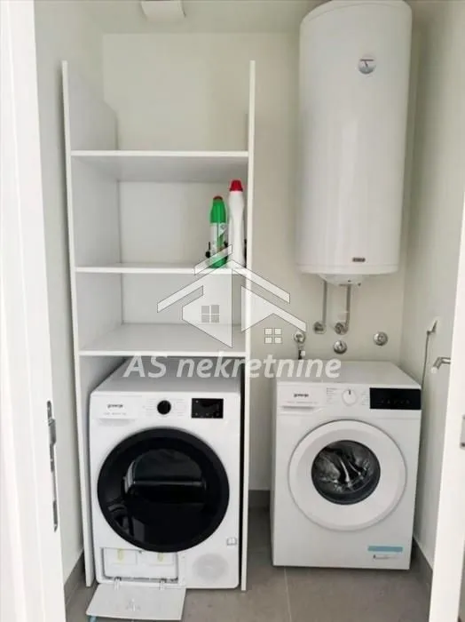 Izdavanje, trosoban stan, 83m², Savski Venac, Beograd