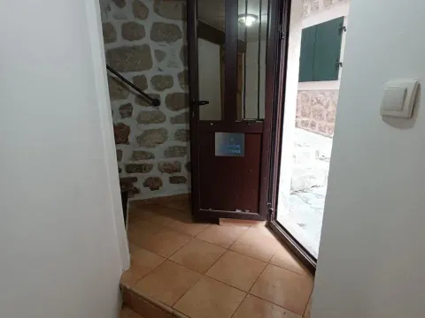 Prodaja, trosoban stan, 88m², Kotor, Crna Gora - image 10