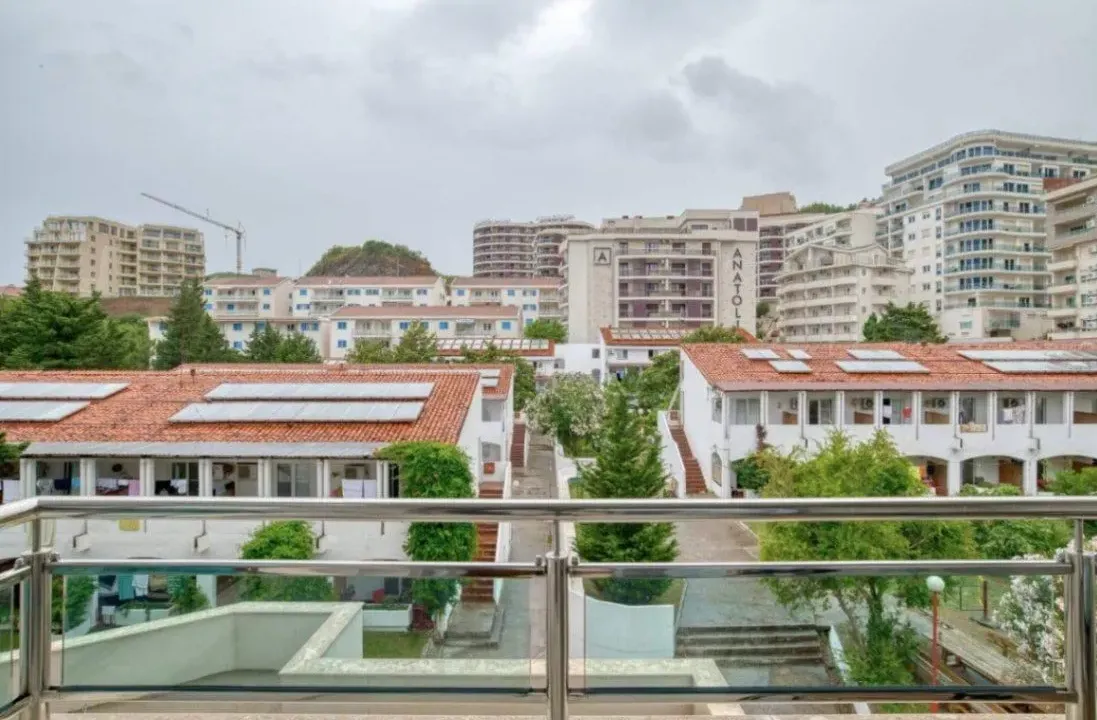 Izdavanje, stan, 70m², Bečići, Budva