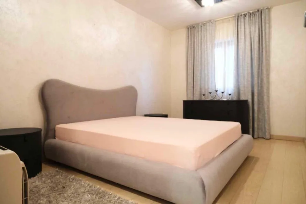Rent, four bedroom apartment, 178m², City Kvart, Podgorica