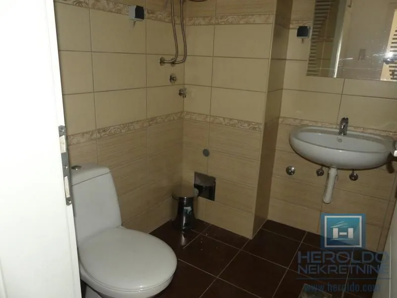 Prodaja, četvorosoban stan, 105m², Vašarište, Jagodina