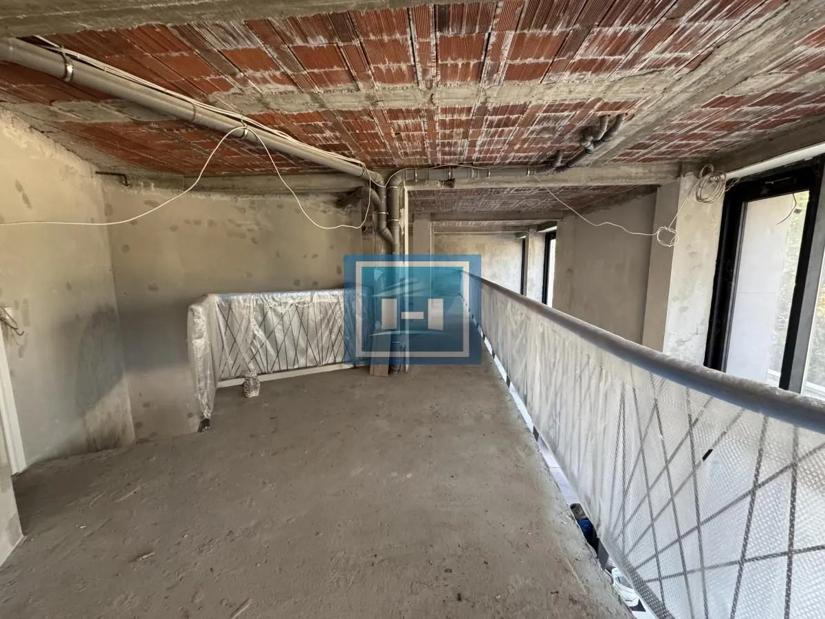 Izdavanje, poslovni prostor, 215m², Centar, Paraćin
