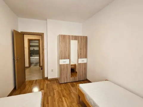 Izdavanje, dvosoban stan, 60m², Tuški Put, Podgorica - image 11