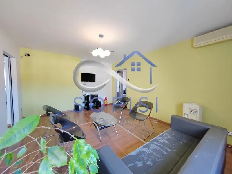 Izdavanje, poslovni prostor, 80m², Centar, Novi Sad