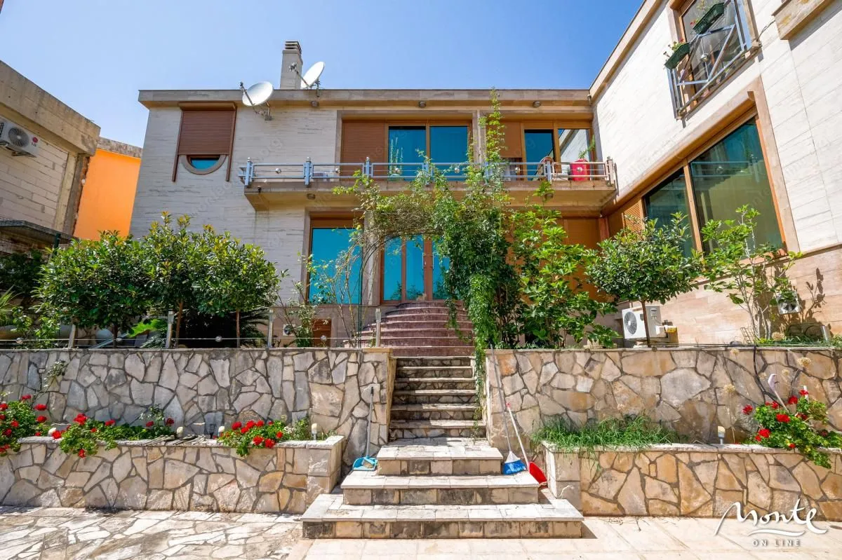 Sale, house, 430m², Bečići, Budva