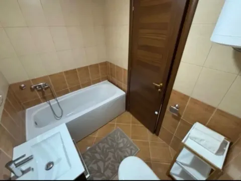 Izdavanje, jednosoban stan, 78m², City Kvart, Podgorica - image 11