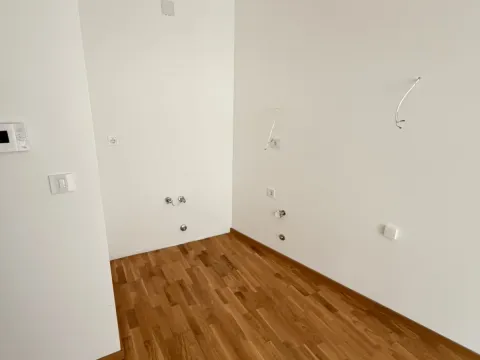 Sale, one bedroom apartment, 44m², Bečići, Budva - image 2