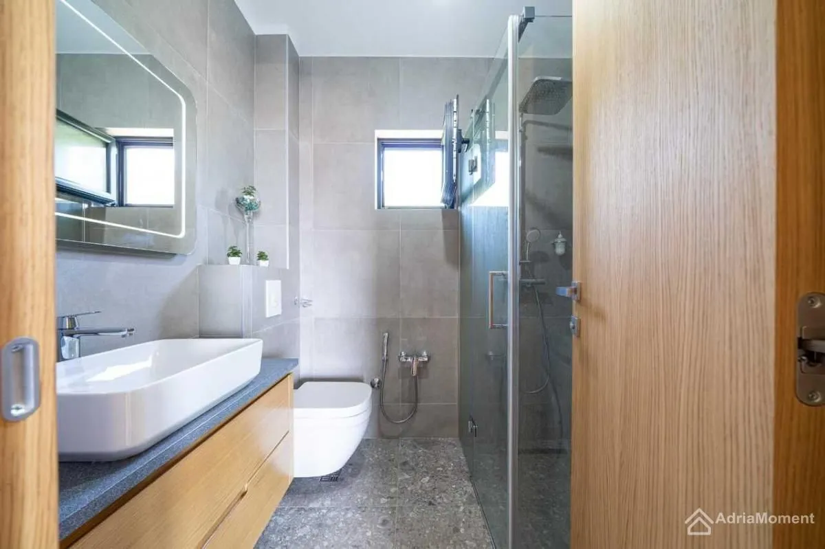 Prodaja, dvosoban stan, 78m², Kalimanj, Tivat