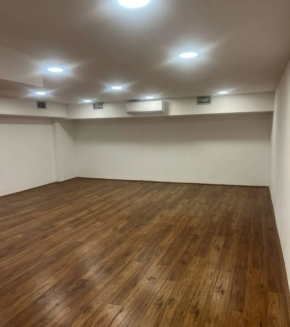 Izdavanje, poslovni prostor, 351m², Blok 5, Podgorica