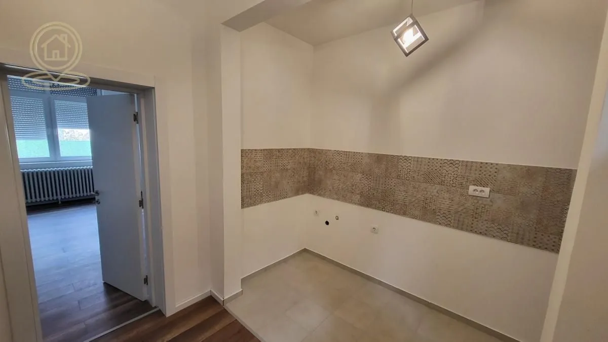 Prodaja, trosoban stan, 79m², Petrovaradin, Novi Sad