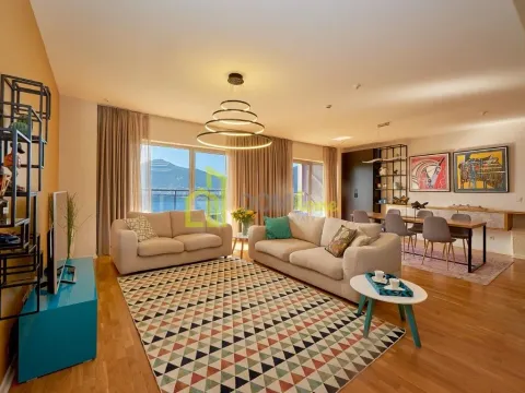 Izdavanje, trosoban stan, 190m², Budva, Crna Gora - image 10