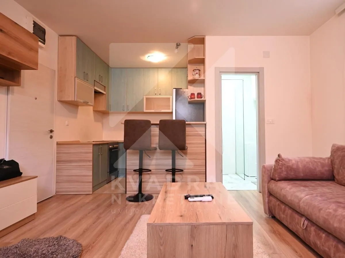 Izdavanje, garsonjera, 28m², 1 maj, Podgorica