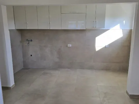 Izdavanje, poslovni prostor, 75m², Gornja Gorica, Podgorica - image 8