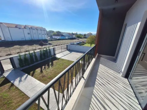 Prodaja, kuća, 141m², Gornja Gorica, Podgorica - image 9