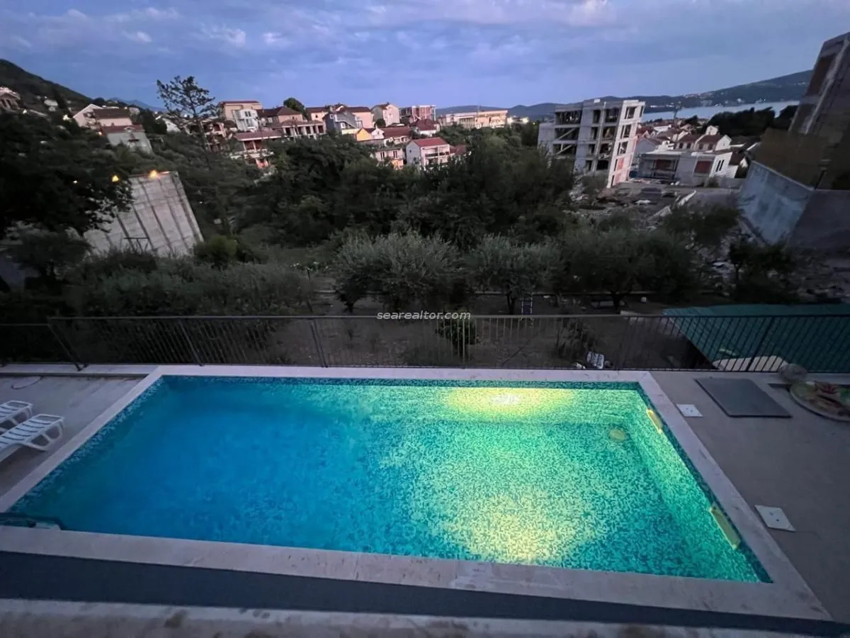 Prodaja, jednosoban stan, 55m², Tivat, Crna Gora