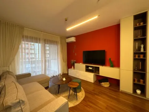 Izdavanje, jednosoban stan, 52m², Master Kvart, Podgorica
