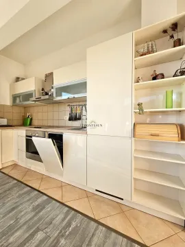 Rent, two bedroom apartment, 79m², Rafailovići, Budva - image 14