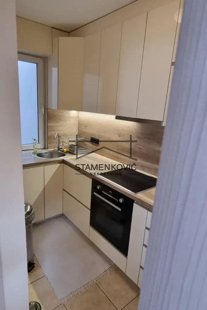 Prodaja, četvorosoban stan, 107m², Bulevar Evrope, Novi Sad Sve Podlokacije