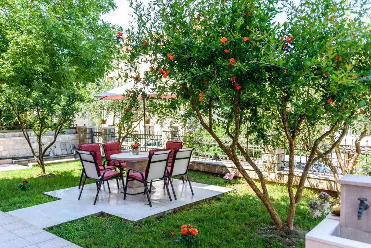 Rent, one bedroom apartment, 36m², Dobrota, Kotor