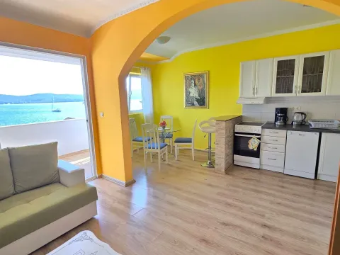 Rent, one bedroom apartment, 50m², Centar, Tivat - image 4