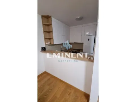 Izdavanje, trosoban stan, 69m², Zemun Gornji Grad, Zemun Sve Podlokacije - image 4