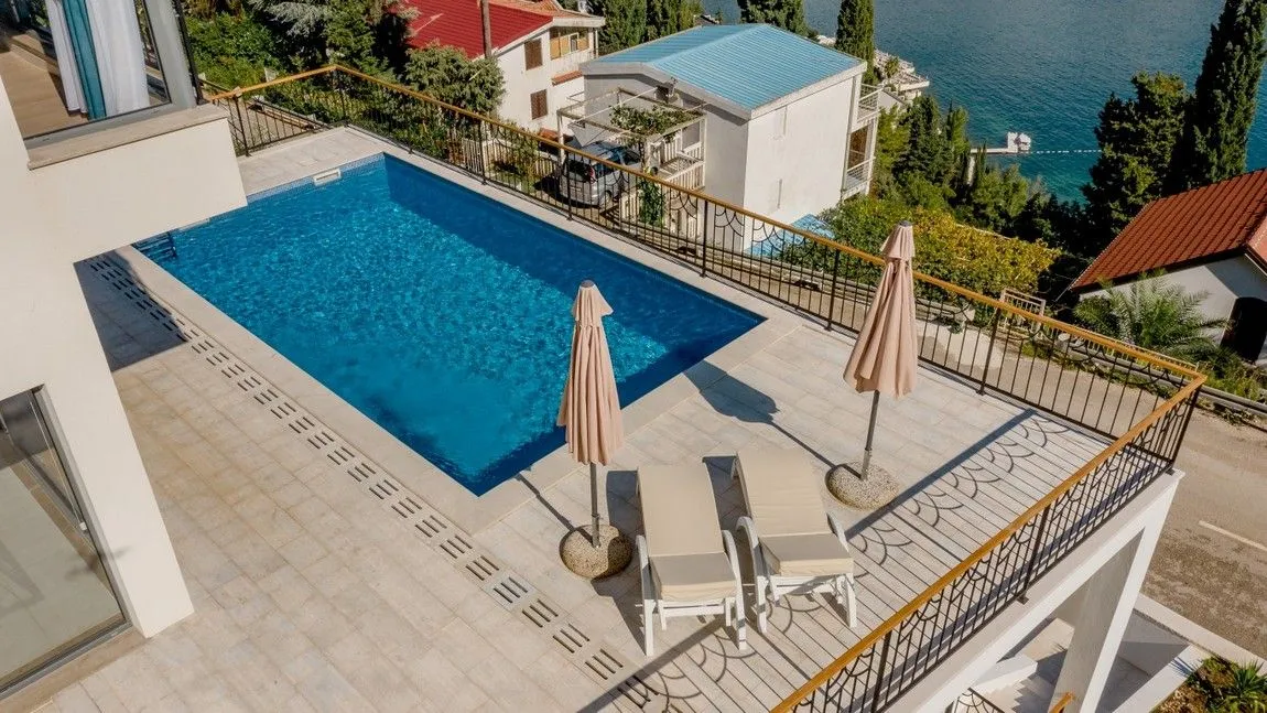 Prodaja, kuća, 236m², Njivice, Herceg Novi