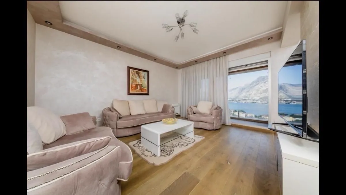 Rent, two bedroom apartment, 81m², Kotor, Crna Gora