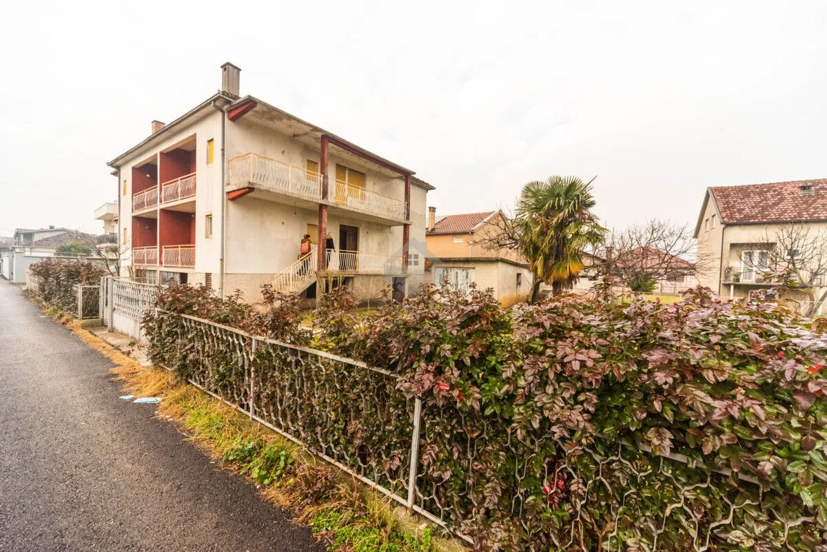 Prodaja, kuća, 215m², Tološi, Podgorica