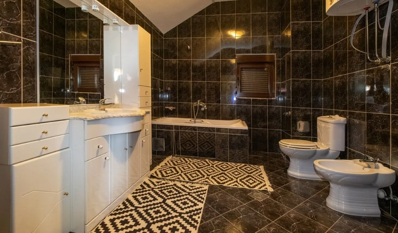 Rent, house, 280m², Gorica C, Podgorica