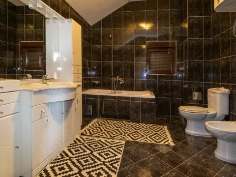 Rent, house, 280m², Podgorica, Crna Gora - image 12