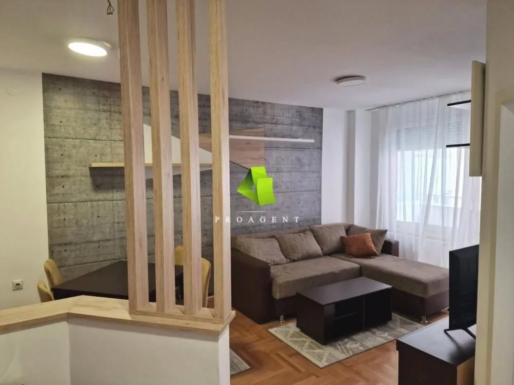 Izdavanje, dvosoban stan, 43m², Centar, Niš