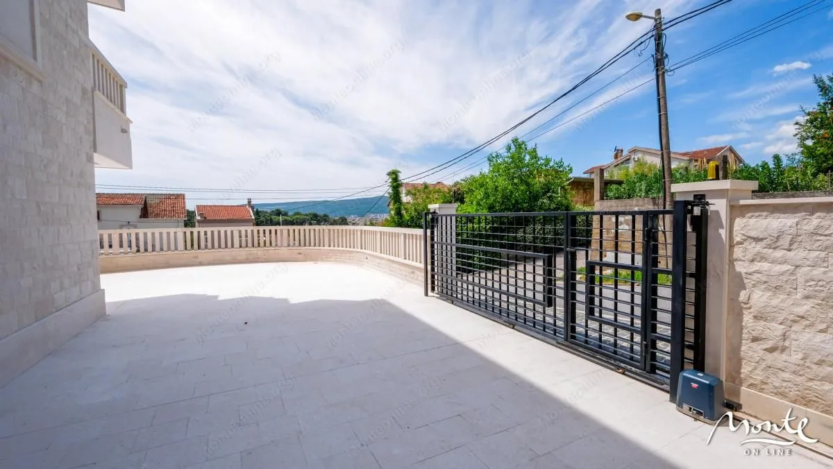 Prodaja, jednosoban stan, 50m², Centar, Tivat