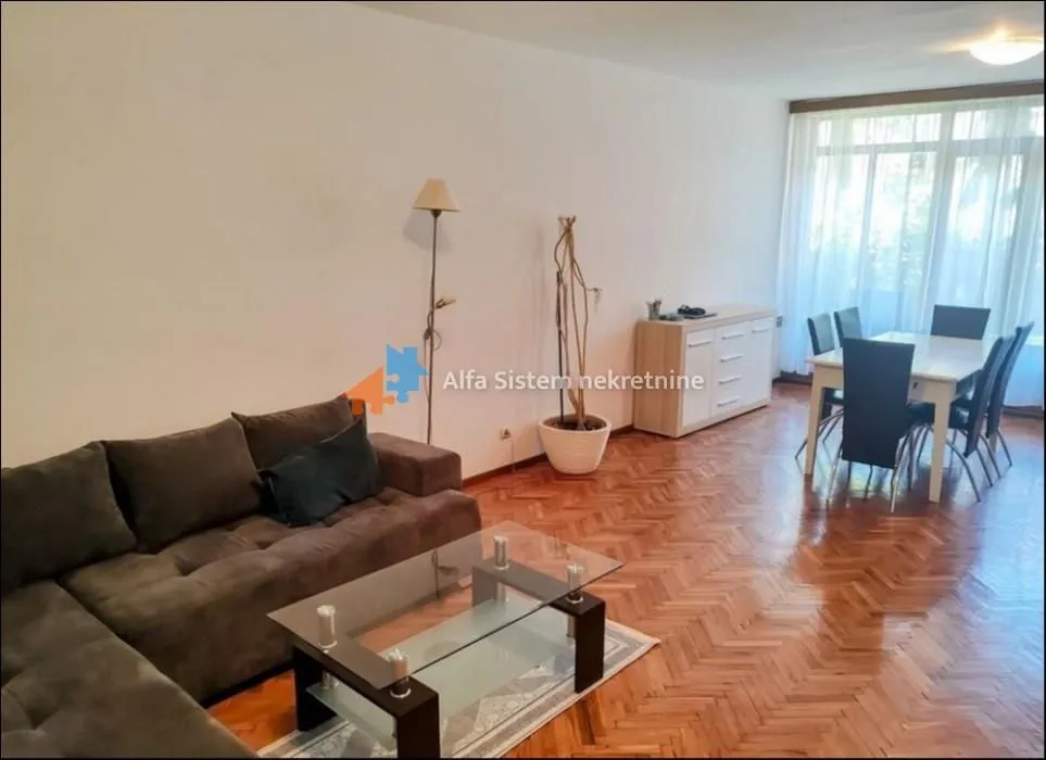 Izdavanje, četvorosoban stan, 125m², Savski Venac, Beograd