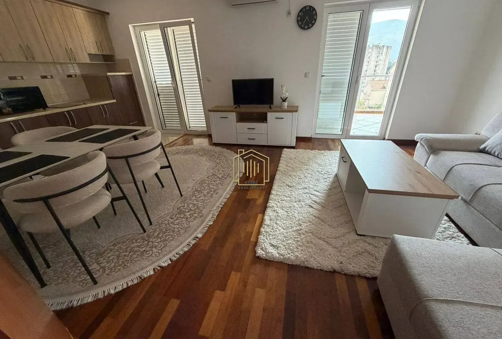 Izdavanje, dvosoban stan, 71m², Igalo, Herceg Novi