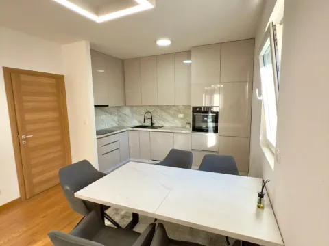 Izdavanje, dvosoban stan, 70m², City Kvart, Podgorica - image 2