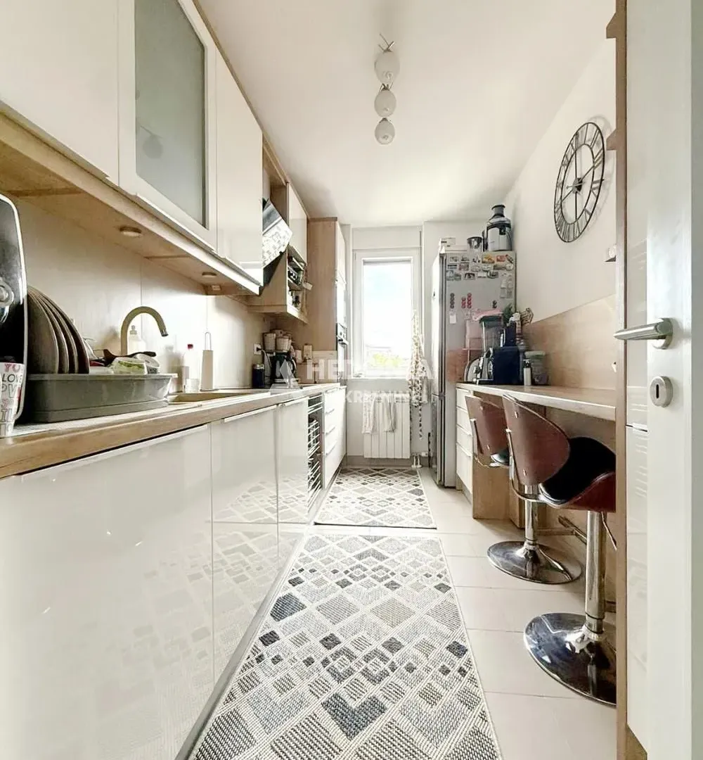 Prodaja, četvorosoban stan, 98m², Zemun Sve Podlokacije, Beograd