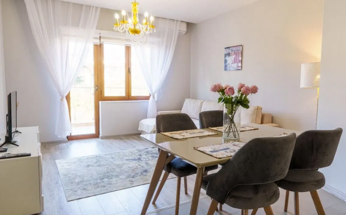 Izdavanje, jednosoban stan, 60m², Bečići, Budva