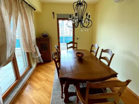 Izdavanje, dvosoban stan, 80m², Centar, Podgorica - image 3