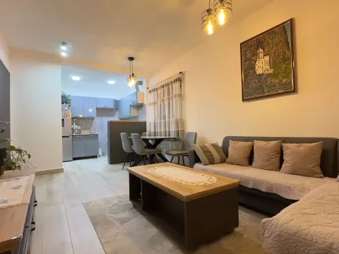 Prodaja, dvosoban stan, 62m², Stari Aerodrom, Podgorica - image 1