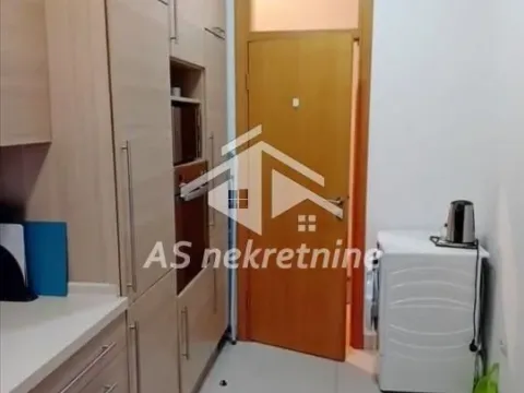 Rent, three bedroom apartment, 98m², Savski Venac, Beograd - image 16