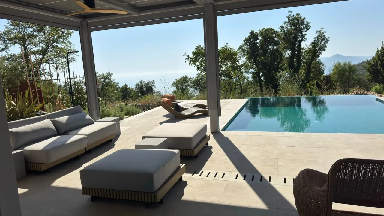 Prodaja, kuća, 230m², Blizikuće, Budva
