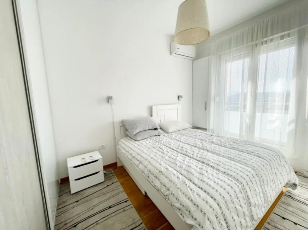 Izdavanje, dvosoban stan, 64m², City Kvart, Podgorica